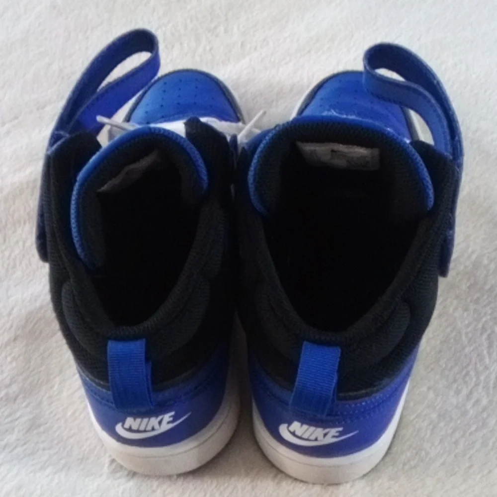 Nike Youth Size 7 =Womens 8.5 Blue and Black High-Top Sneakers.